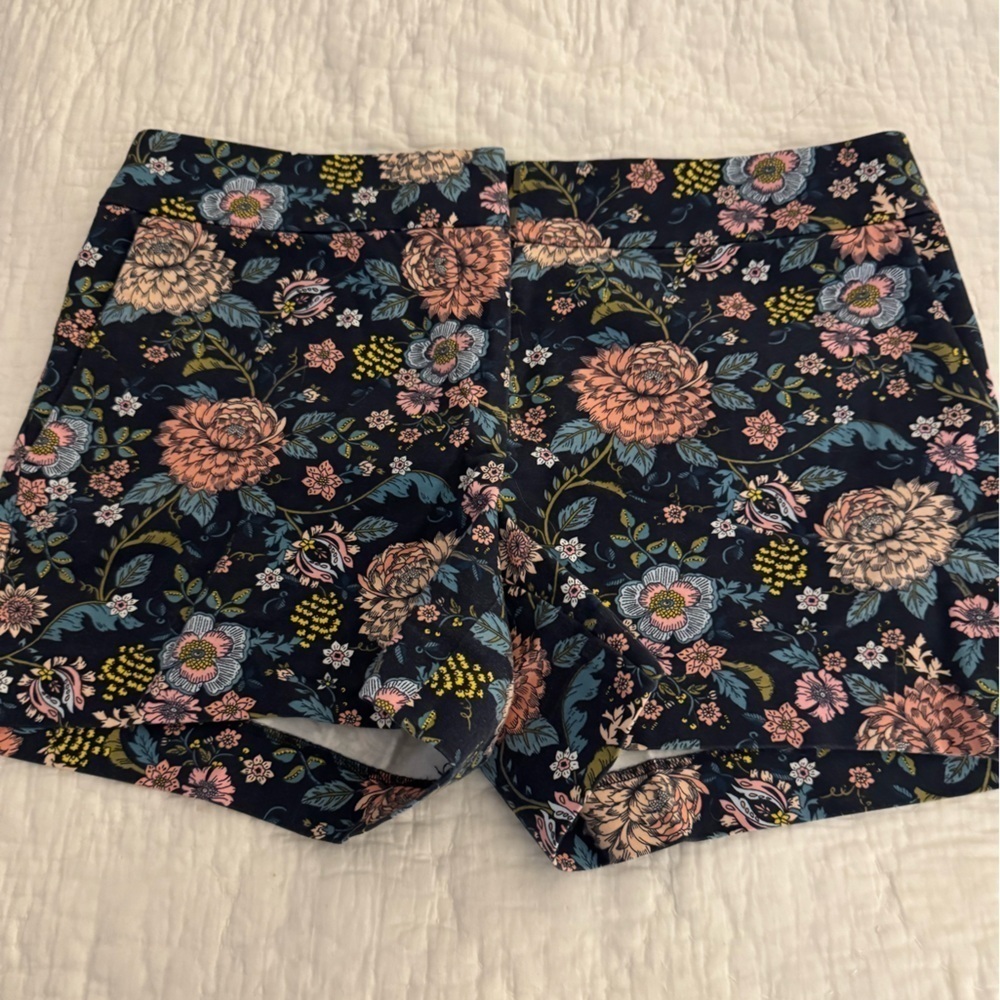 2 pair Loft shorts, size 6 EUC one pink with patch pockets & navy floral Riveria - Picture 10 of 16